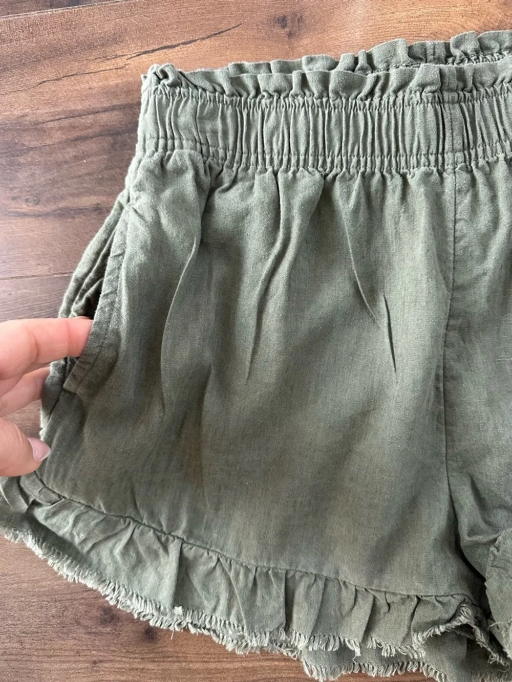 Aerie Olive Green Ruffle Shorts Paperbag Waist Boho Festival S - Picture 2 of 4